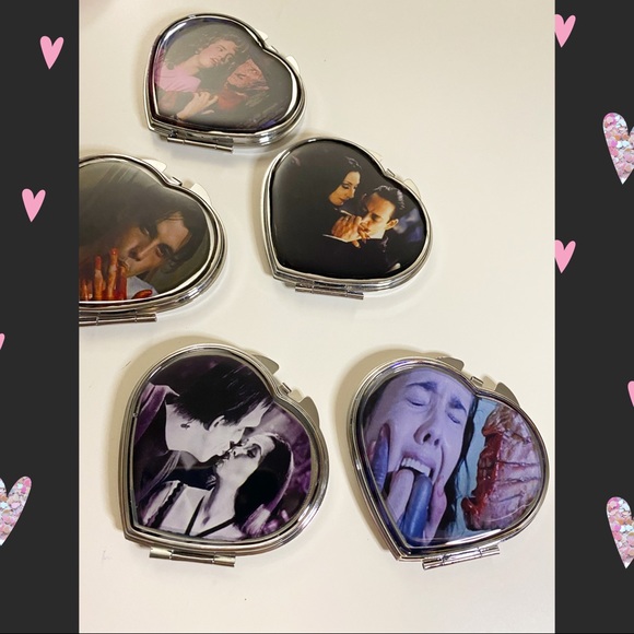 🛍️NEW Heart Horror Movie Compact Mirror | The Munsters - Picture 6 of 9